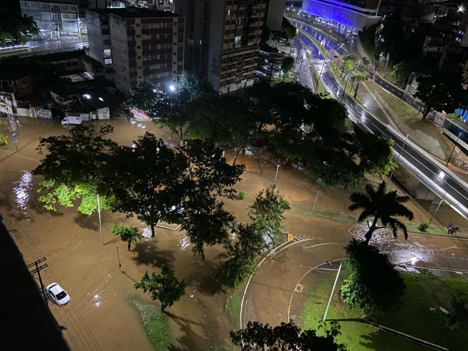 Salvador foi atingida por um temporal que teve início na noite desta segunda