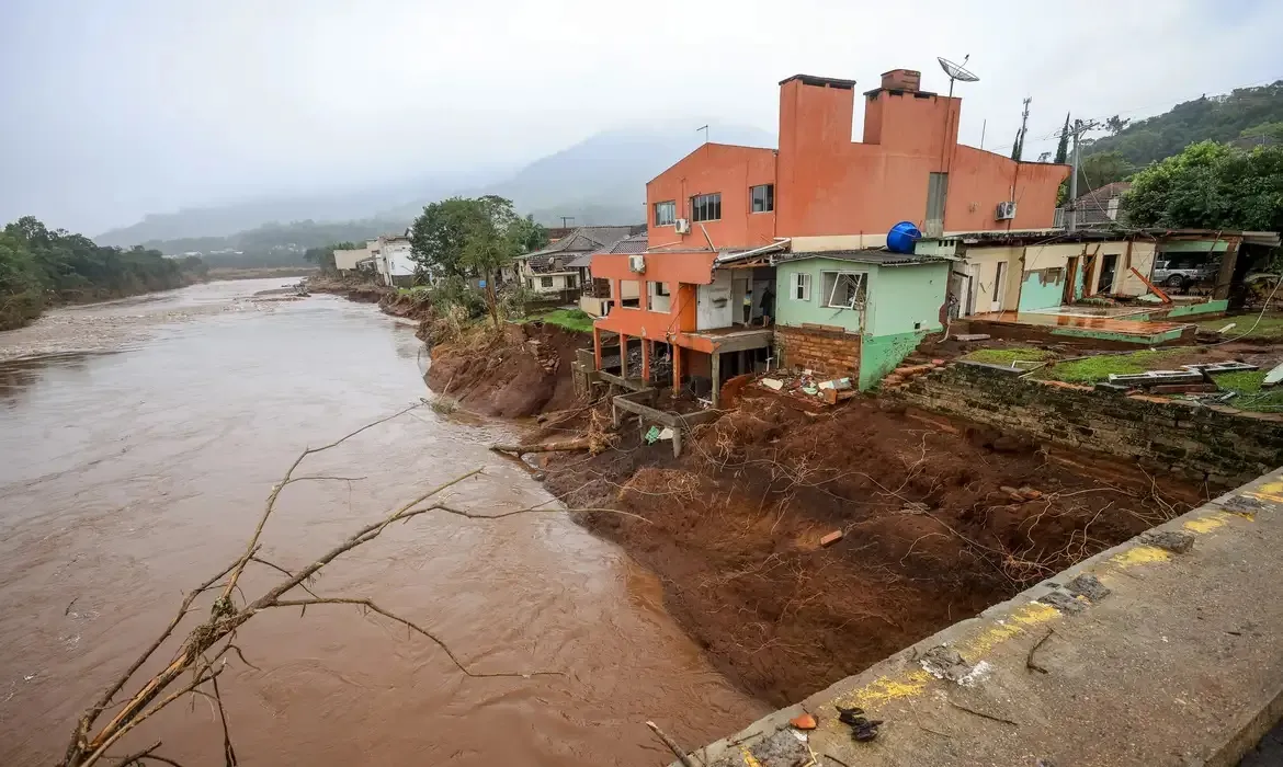 Imagem ilustrativa da imagem Chuva no Rio Grande do Sul: entenda cenário caótico com o temporal