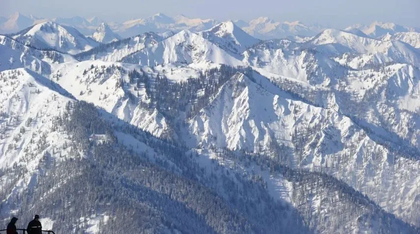 Nos Alpes, as autoridades registaram rajadas de vento entre 110 e 150 quilómetros por hora