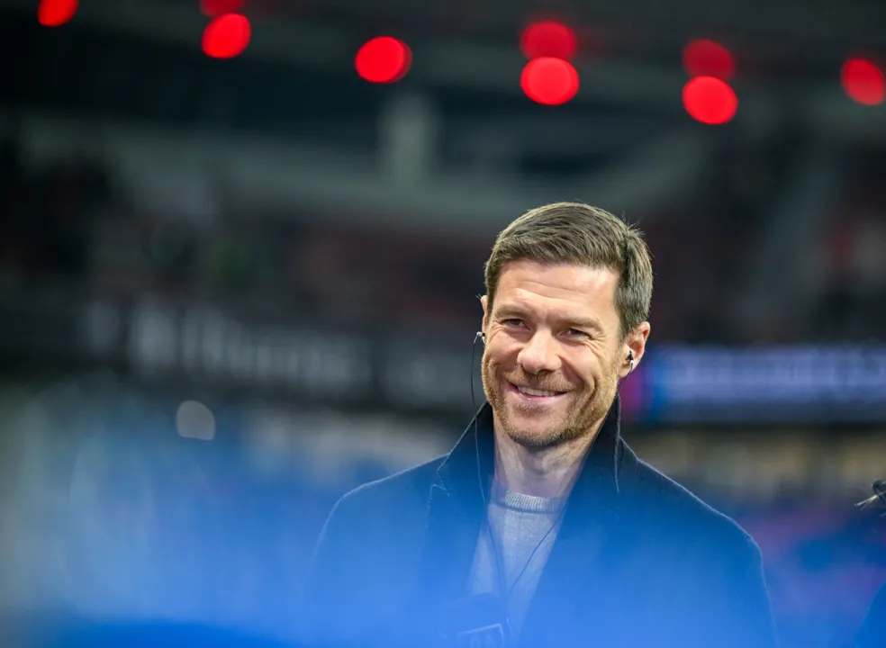 Xabi Alonso está prestes a conquistar a Bundesliga pelo Bayer Leverkusen