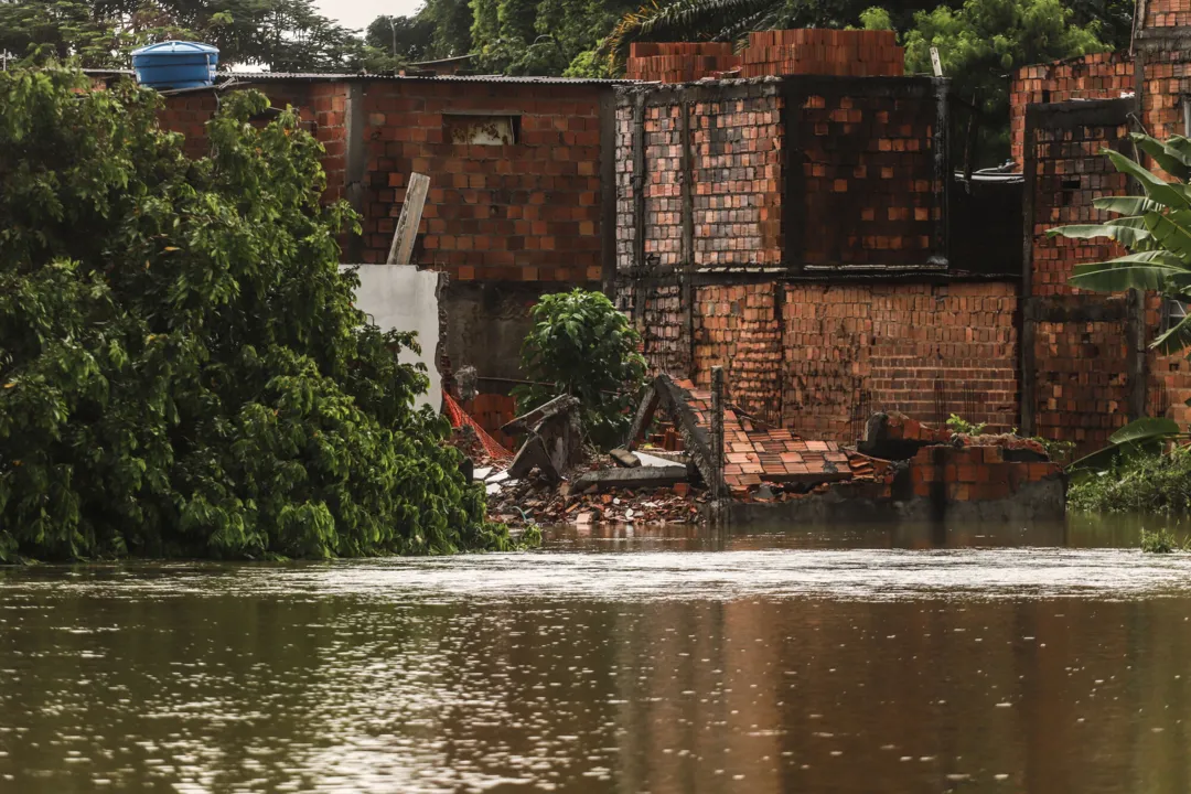 Chuva segue causando transtornos aos moradores de Salvador