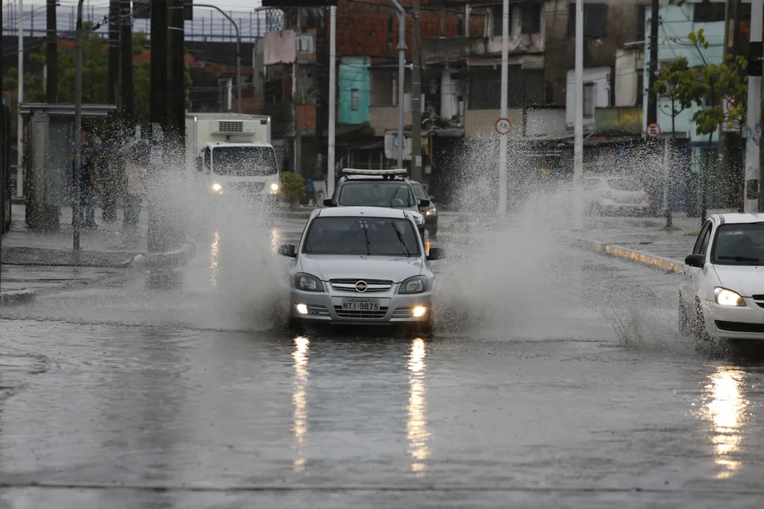 Avenida Afrânio Peixoto, bairro Uruguai