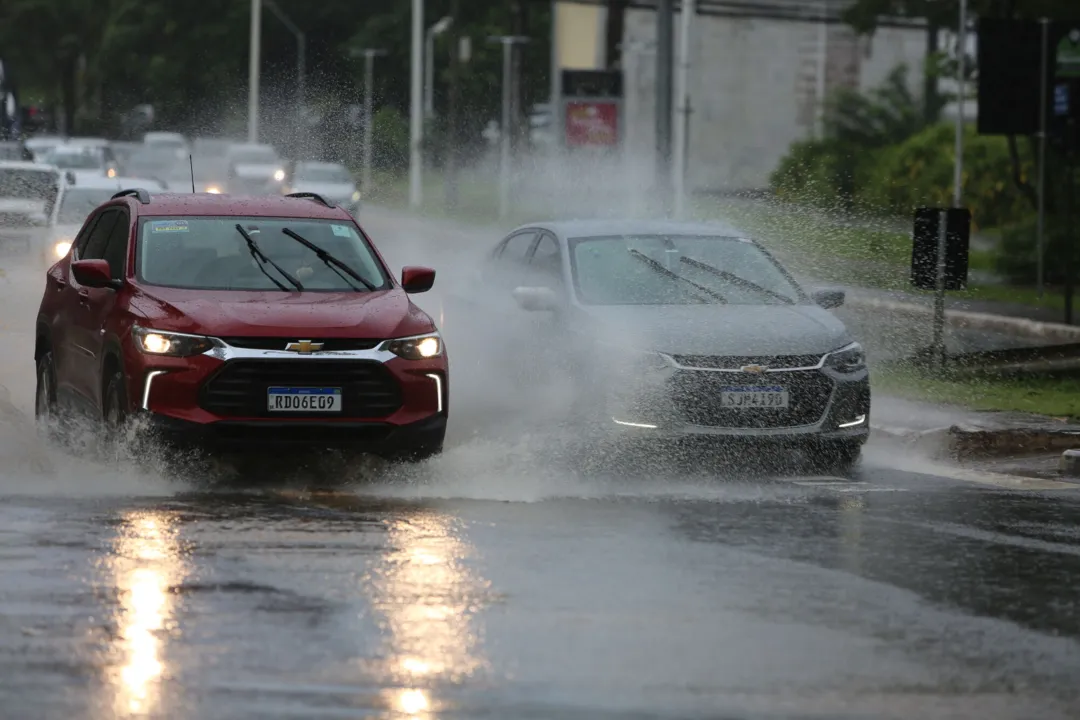 Avenida Centenário com chuva