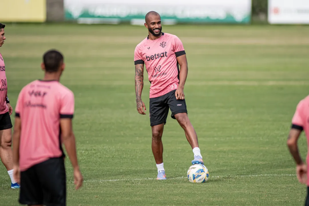 PK vinha treinando com o grupo após lesão na coxa e está relacionado