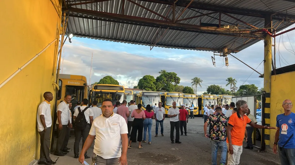 Imagem ilustrativa da imagem Com indicativo de greve, rodoviários atrasam saída em Salvador