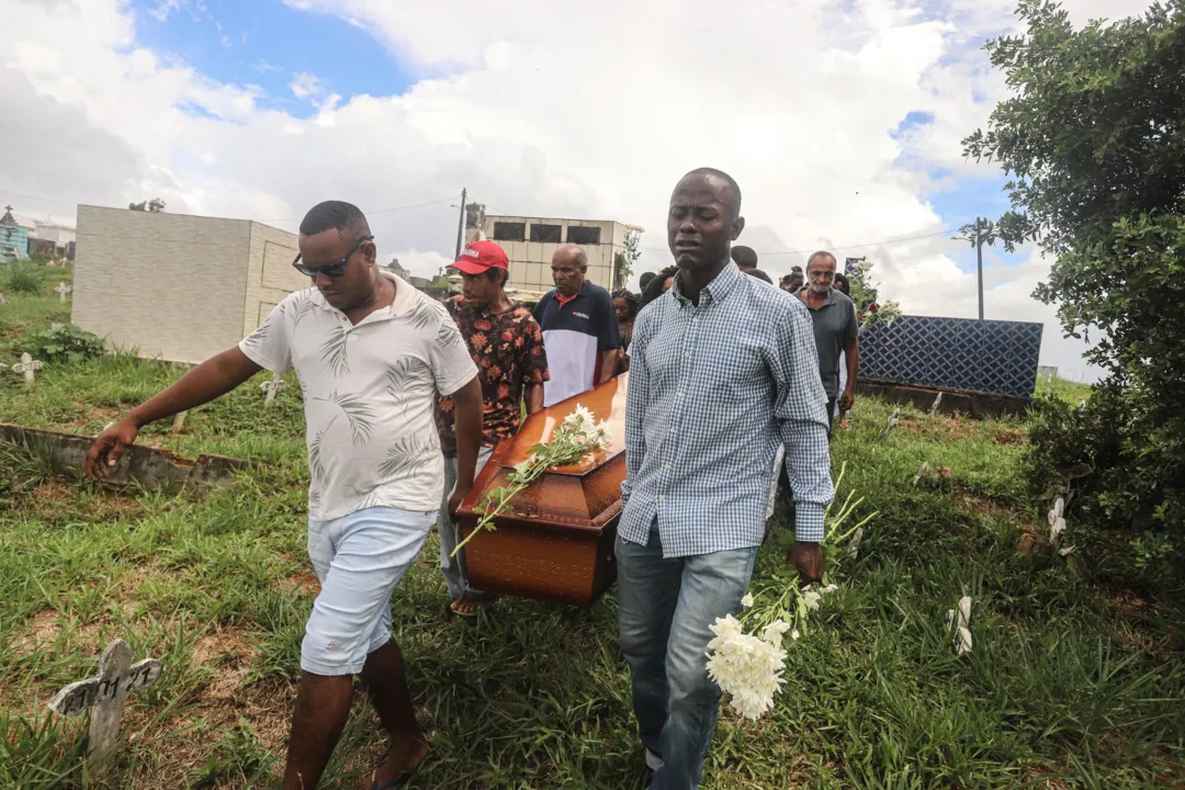 Amigos e familiares marcaram presença no sepultamento