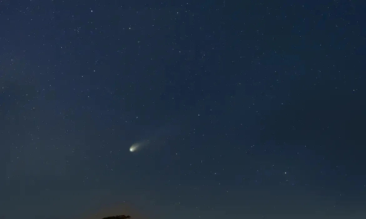 Cometa demora cerca de 71,3 anos para completar uma volta em torno do Sol.