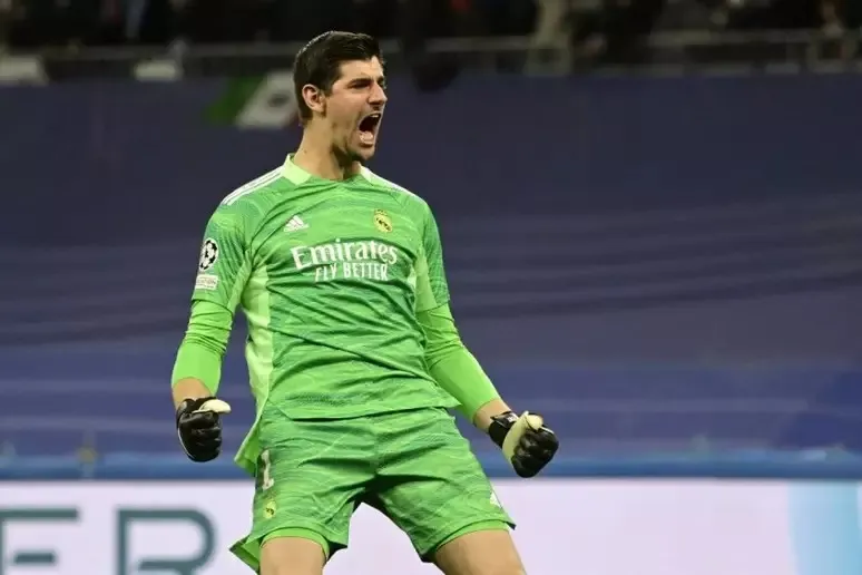 Thibaut Courtois em ação com a camisa do Real Madrid
