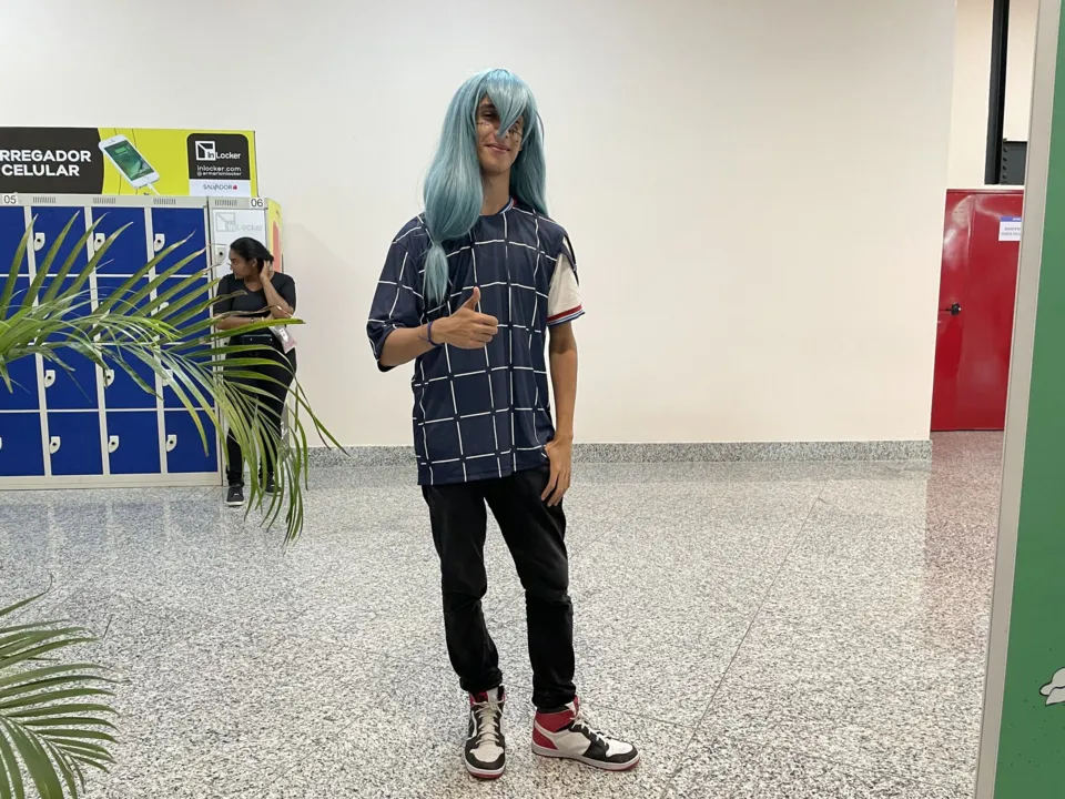 Marco prática cosplay há quatro meses e aproveitou a Bienal para se fantasiar de Mahito