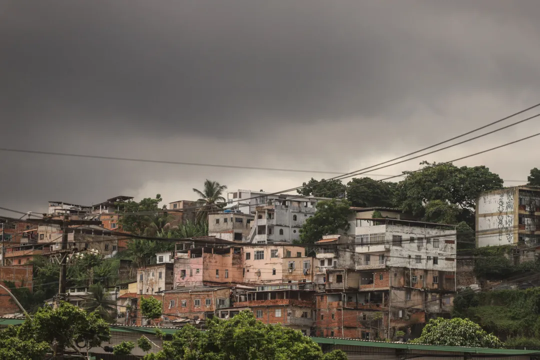 Imagem ilustrativa da imagem Defesa Civil emite nível de alerta máximo devido às chuvas em Salvador