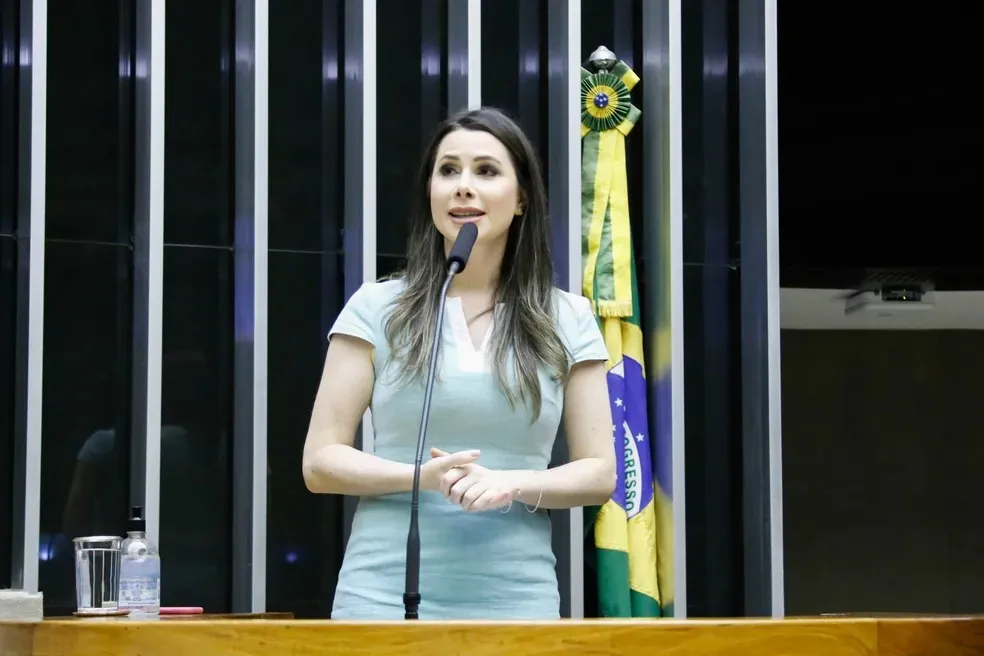 Carol de Toni é vista pelo governo Lula como uma bolsonarista radical