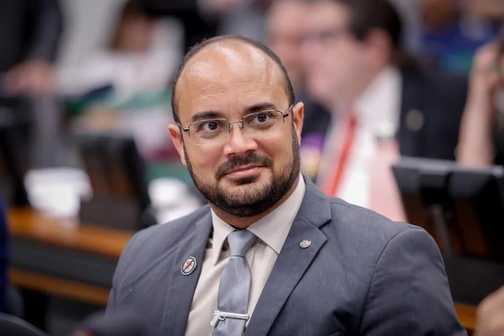 Deputado é membro da  Comissão de Educação na Câmara Federal