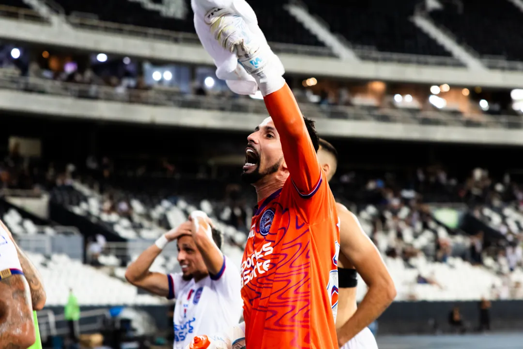 Marcos Felipe comemorando triunfo contra o Botafogo