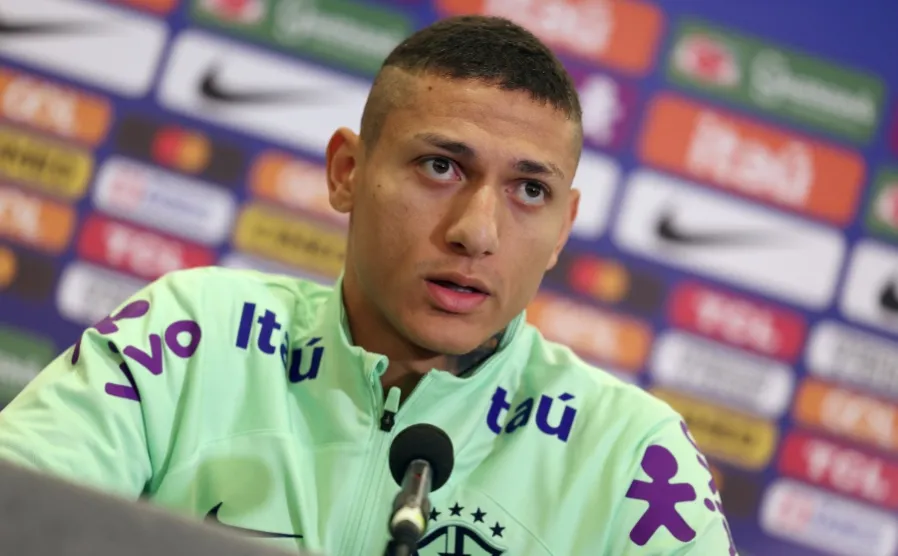 Richarlison durante coletiva nesta terça-feira, 19.