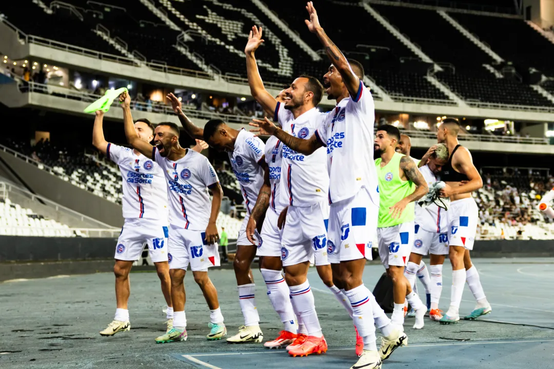 Jogadores do Bahia comemorando triunfo