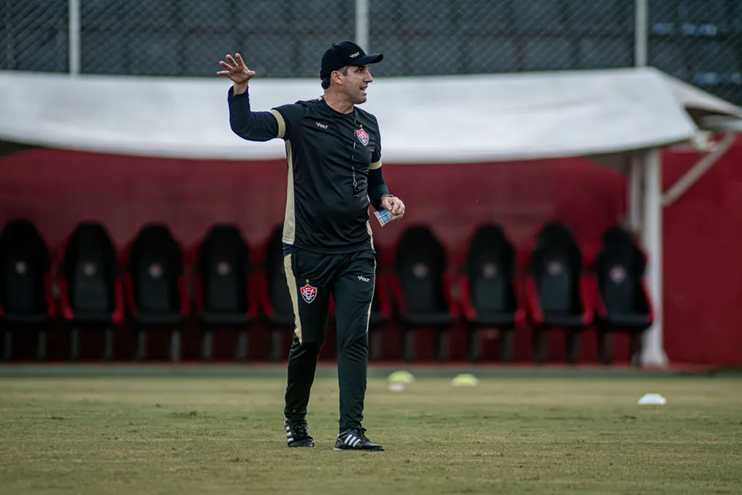 Léo Condé no treino do Vitória nesta sexta-feira, 26