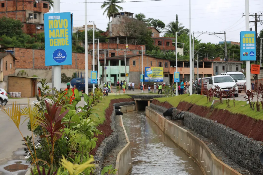O projeto visa requalificar toda a região da Bacia do Rio Mané Dendê, dando à população acesso a esgotamento sanitário adequado e abastecimento de água