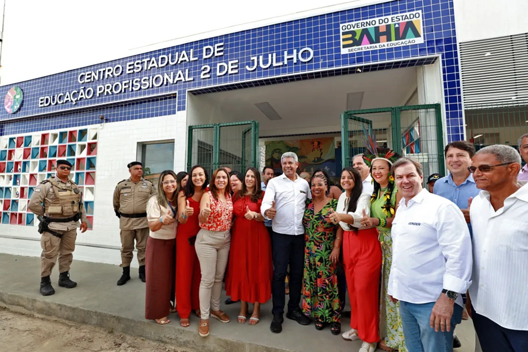 Gestor inaugurou uma escola de tempo integral no bairro Vila Vitória