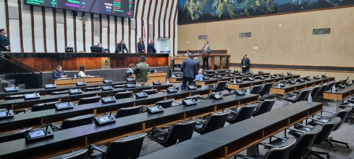 Sessão do plenário nesta terça foi esvaziada