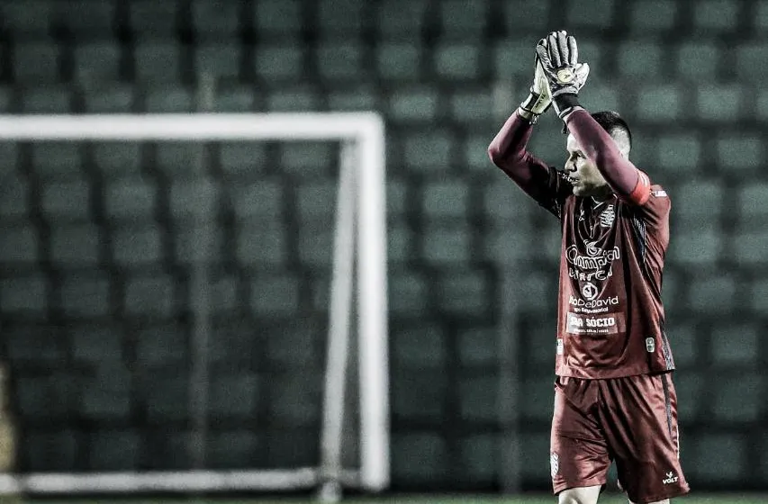 Goleiro Wilson anuncia aposentadoria do futebol.