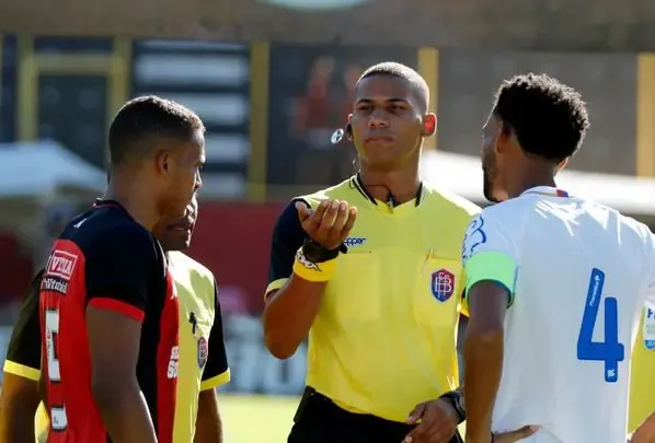 Bruno Pereira Vasconcelos foi o quarto árbitro no último Ba-Vi, pela Copa do Nordeste