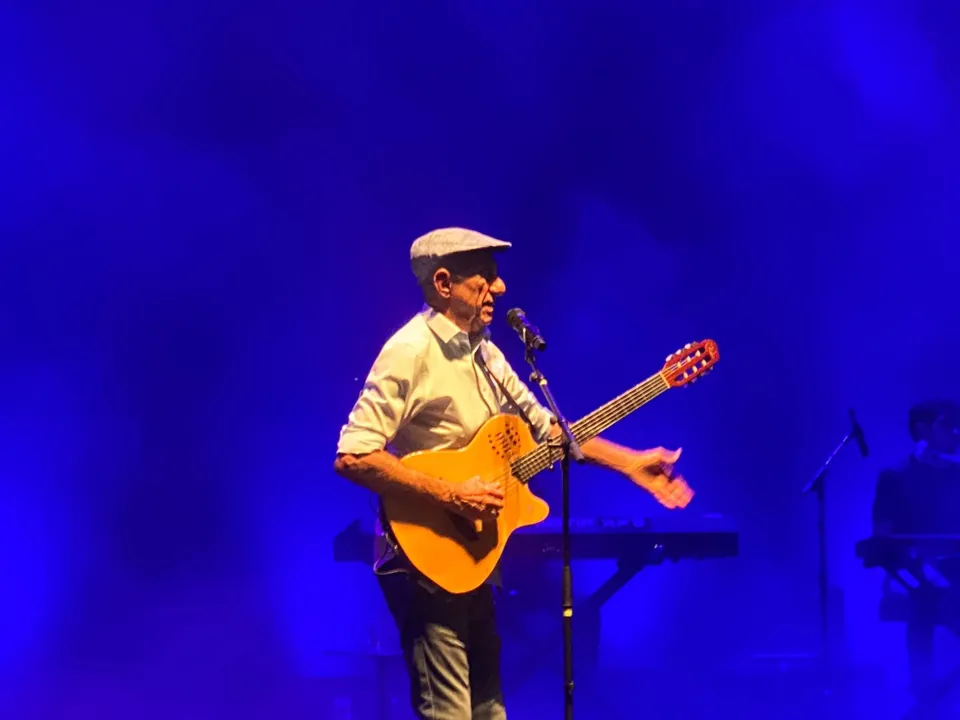 Fagner celebra 50 anos de carreira com o público baiano na Concha Acústica