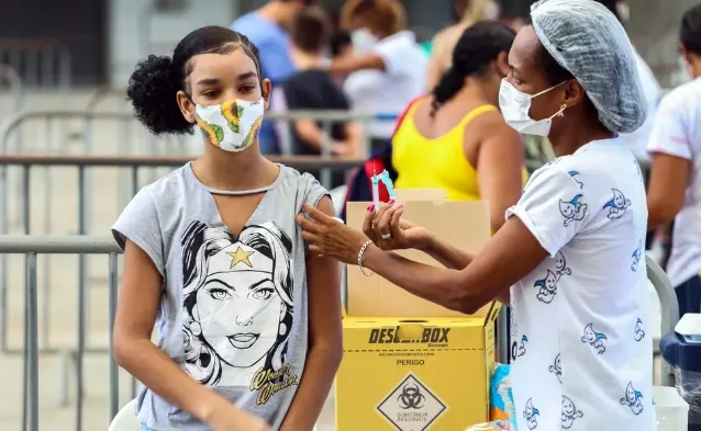 Para receber a vacina é preciso apresentar documento de identificação com foto, cartão SUS de Salvador e caderneta de vacinação