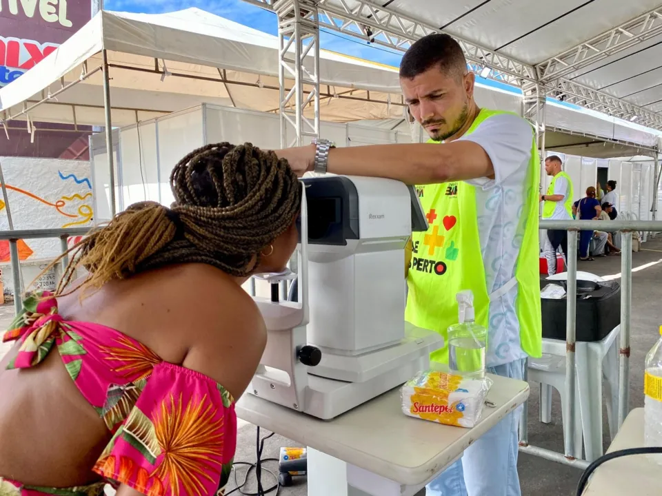 Na estrutura instalada no local, estão sendo realizadas consultas e procedimentos oftalmológicos como cirurgia de catarata