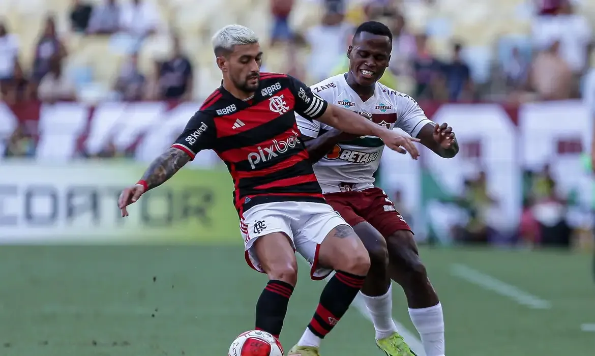 Fluminense recebe o Flamengo no estádio do Maracanã, a partir das 21h