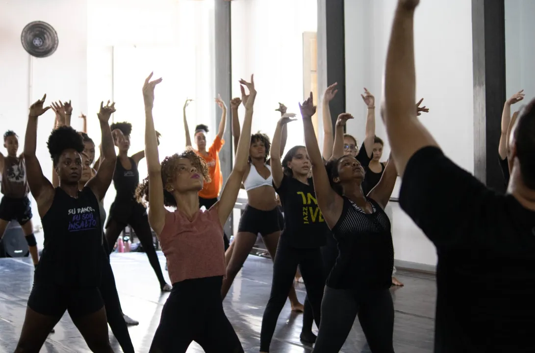 Podem participar pessoas a partir de 15 anos, com ou sem experiência em dança