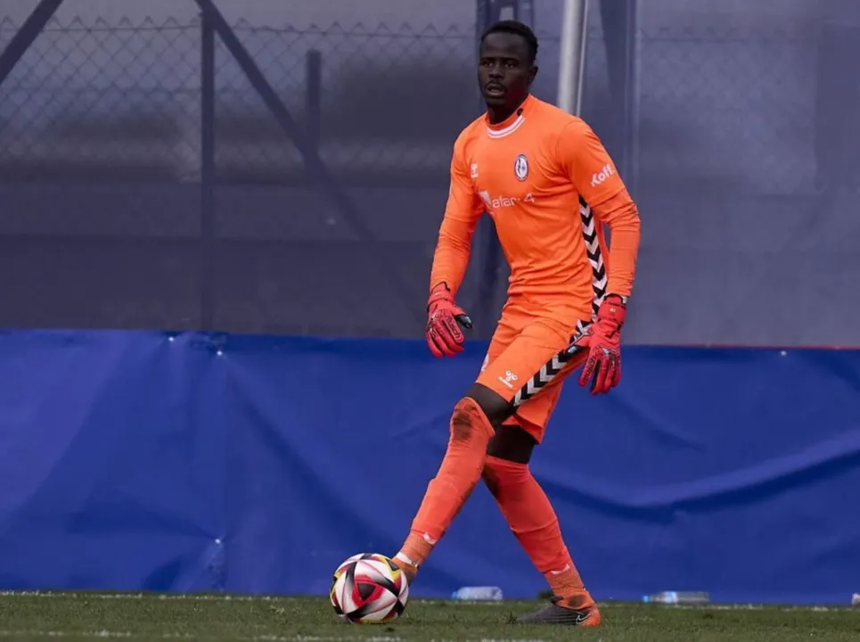 Goleiro Cheikh Sarr durante jogo