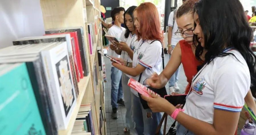 Os vales-livro terão valor de R$ 50 para estudantes e R$ 100 para professores