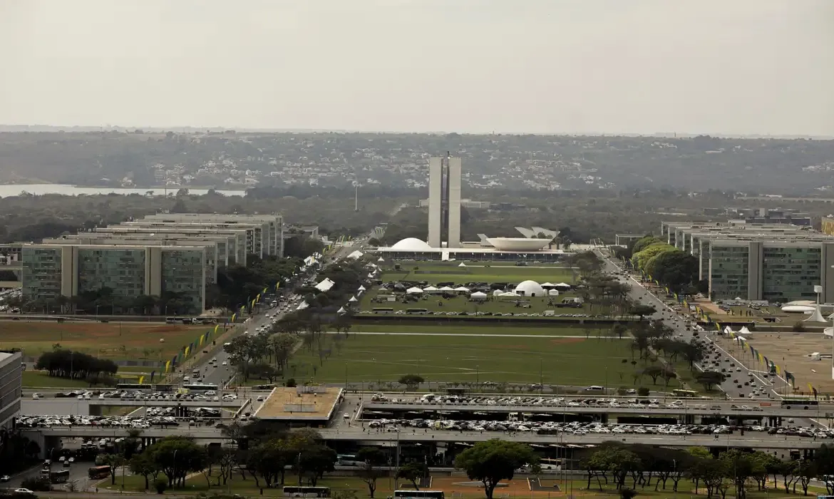 Imagem ilustrativa da imagem Governo reajusta em 52% auxílio-alimentação de servidores federais