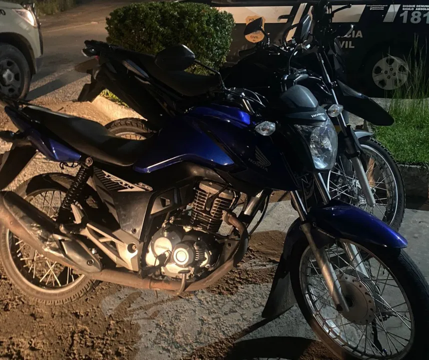 Policiais da CIPT Rondesp BTS identificaram divergências nos sinais identificadores da placa da motocicleta