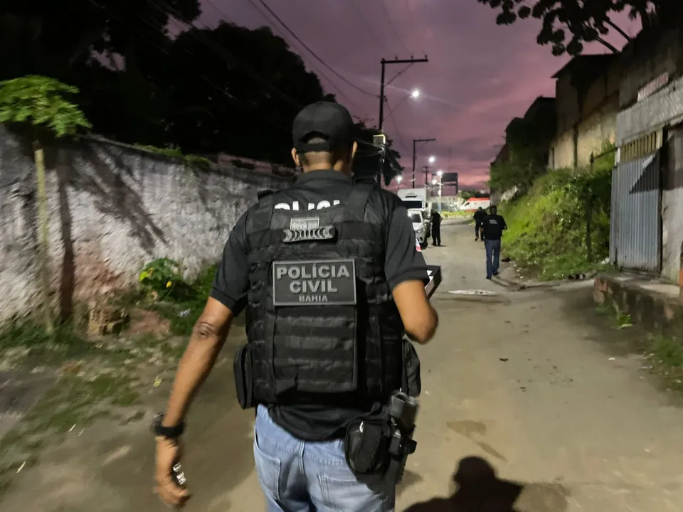 O comparsa do crime está sendo procurado pela polícia