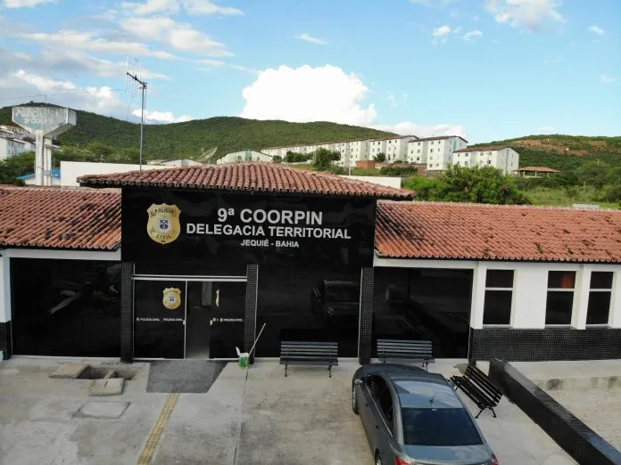 Mandado foi cumprido por policiais da DEAM, que fica no complexo de delegacias da 9ª Coorpin.