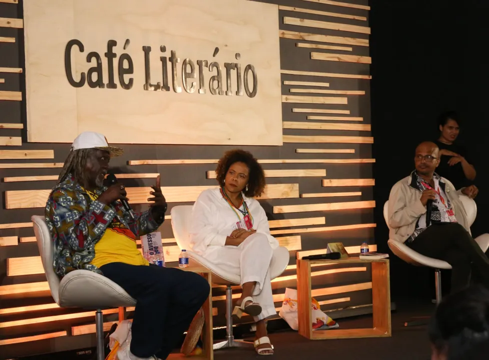 Mesa 'O mais belo dos belos - Ilê Aiyê faz 50 anos' no 'Café Literário',  teve a presença da historiadora Luciana da Cruz Brito, além de Vovô do Ilê