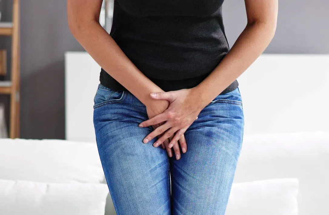 Incontinência Urinária  acontece pela perda involuntária da urina pela uretra