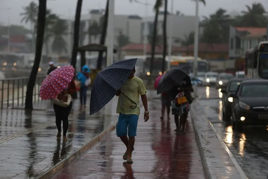 Salvador deve ter muitas nuvens com pancadas de chuva isoladas, entre 20 e 30 mm/h ou até 50 mm/dia