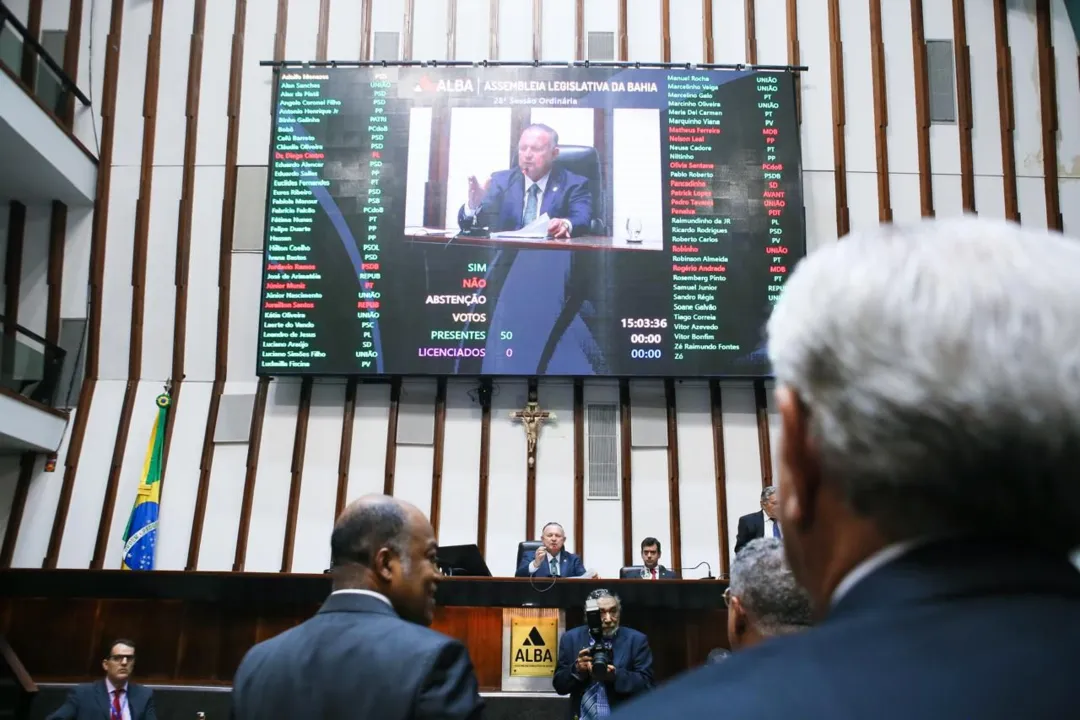 Adolfo Menezes deseja que a Casa se posicione sobre o caso Binho Galinha