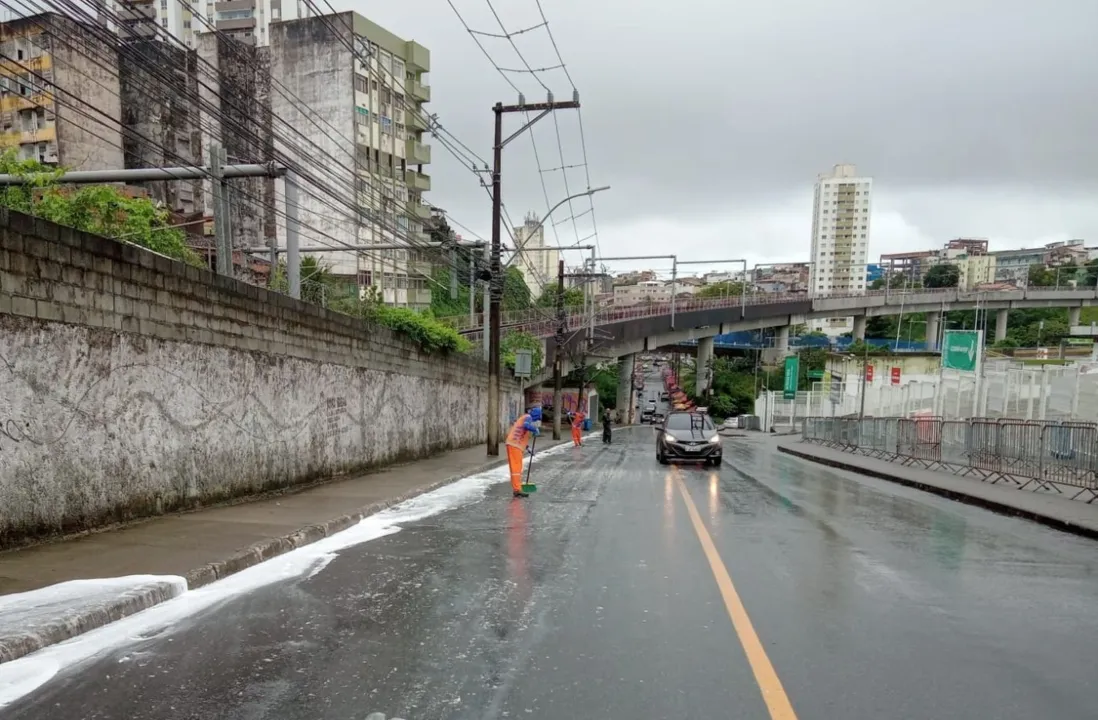 A limpeza aconteceu na Ladeira da Fonte das Pedras