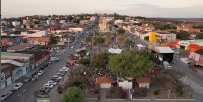 Castro Alves fica a 210 km de Salvador