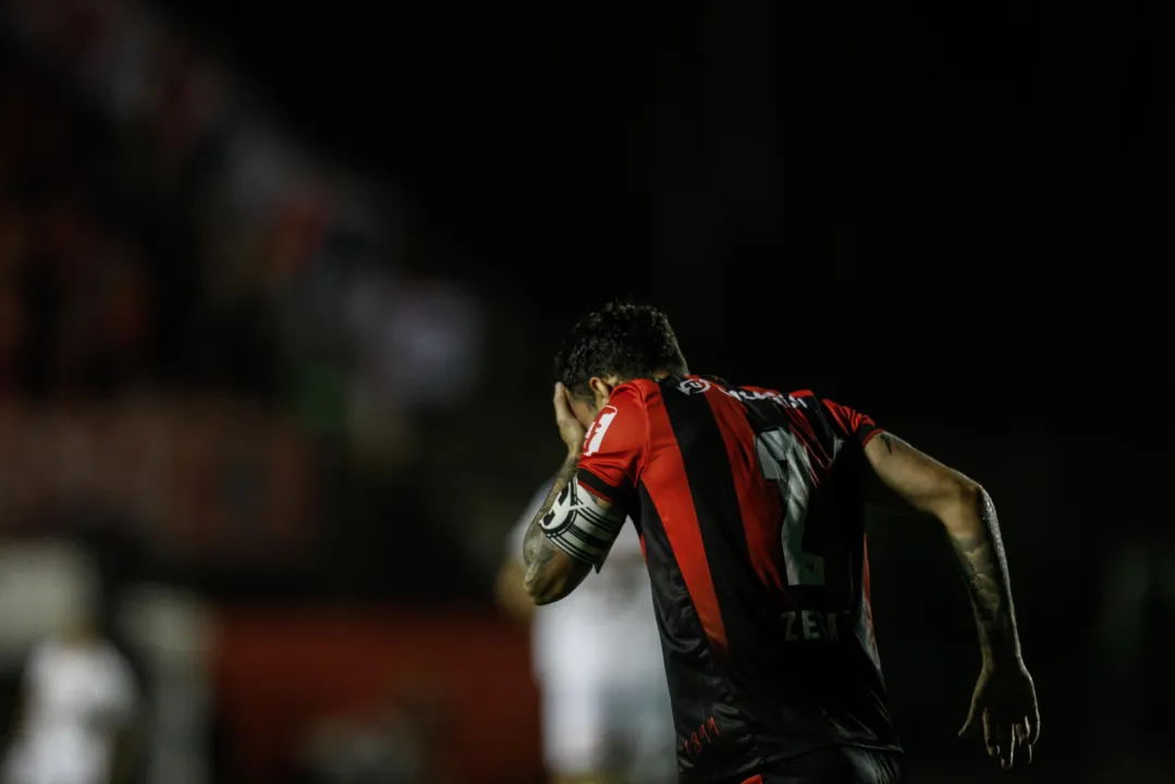 Zeca foi vaiado durante derrota no Barradão