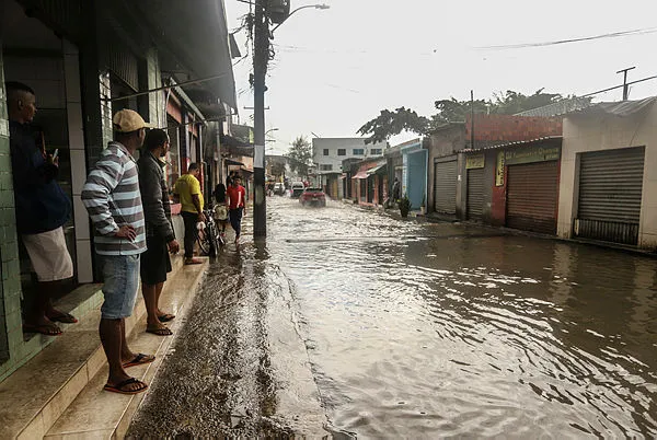 Chuvas causaram alagamentos em várias localidades de Salvador