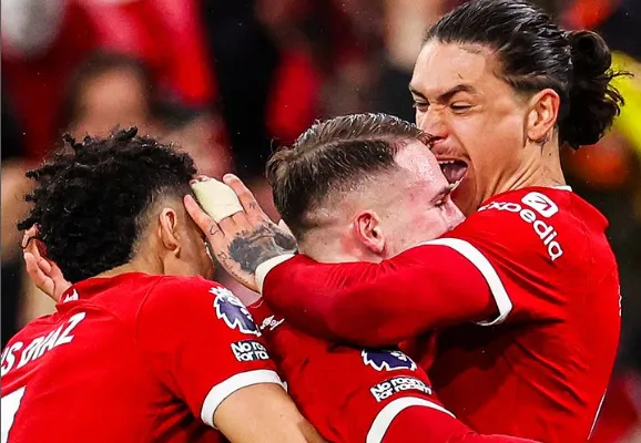 Liverpool vence Sheffield e recupera liderança da Premier League.