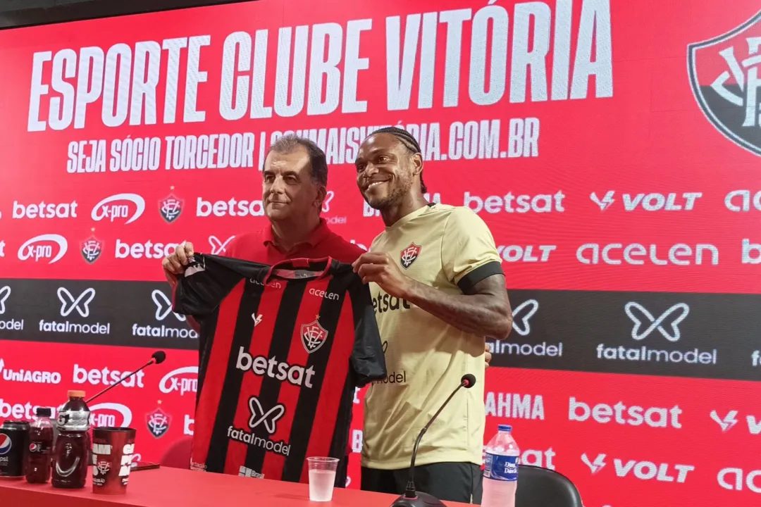 Fábio Mota ao lado de Luiz Adriano