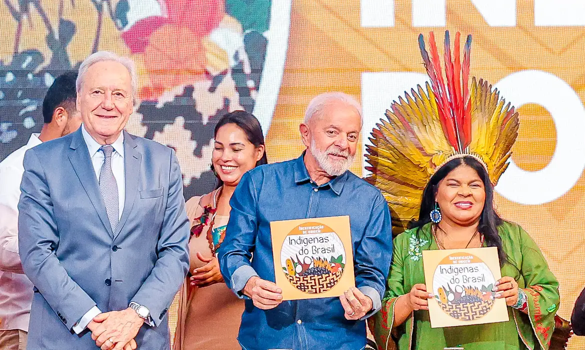 Presidente da República, Luiz Inácio Lula da Silva, participa da reunião do Conselho Nacional de Política Indigenista (CNPI), no Palácio da Justiça, em Brasília