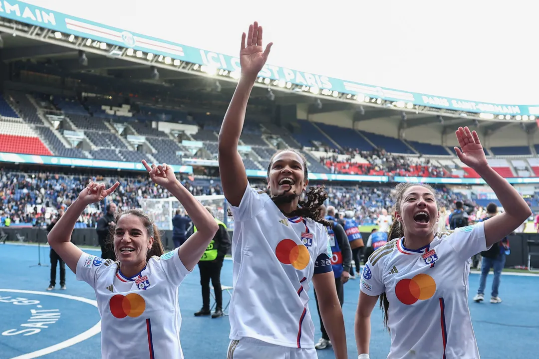 Jogadoras do Lyon comemorando classificação