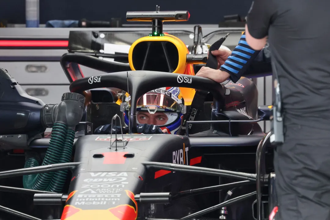 Verstappen venceu os dois primeiros Grandes Prêmios da temporada, mas abandonou em Melbourne