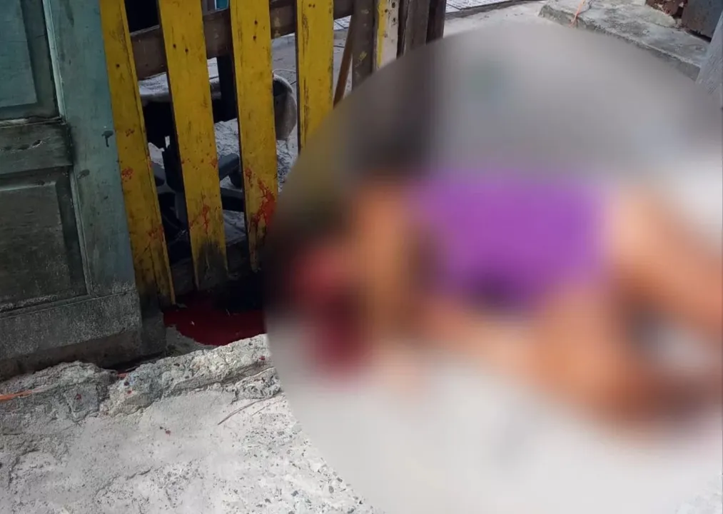 Mulher foi assassinada em uma via pública